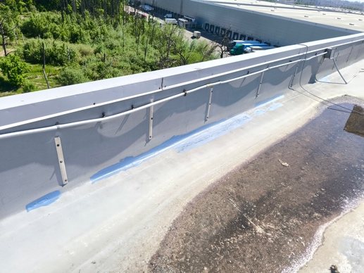 Застой воды у парапета — поиск и ремонт протечек плоской кровли