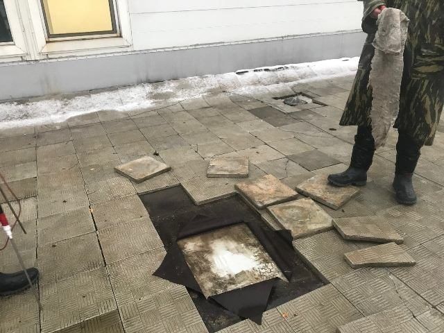 Эксплуатируемая кровля: вскрытие плитки над дефектом