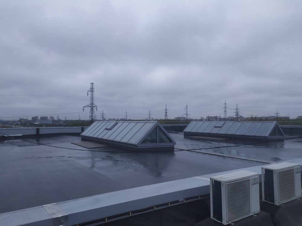 Обнаружение протечек кровли, диагностика и ремонт — торговый комплекс «Петрович», Санкт-Петербург (локальный ремонт)