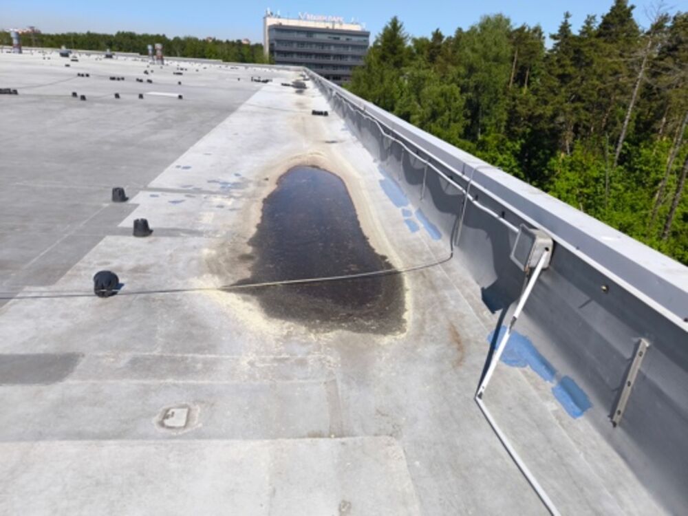 Застой воды на кровле распределительного центра